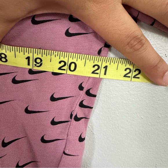 Nike crop tee size L in good condition - Picture 3 of 5